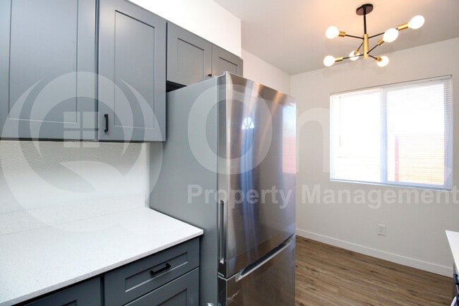 Foto del edificio - 745 W McMurray Blvd