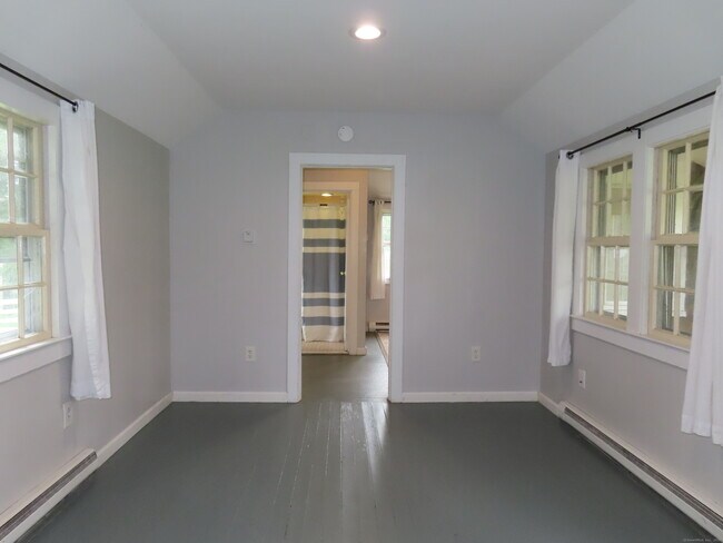 Foto del edificio - 150 Sterling City Rd