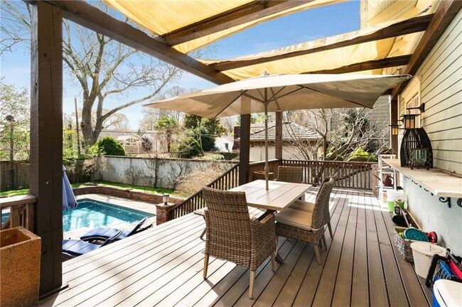 Building Photo - 349 9th St NE