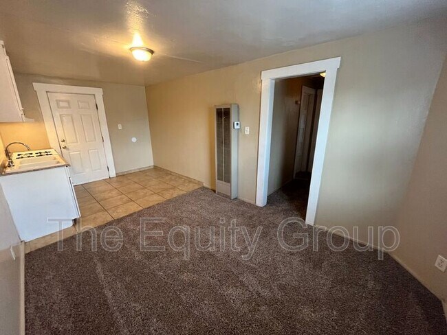 Foto del edificio - 1205 N Willis St
