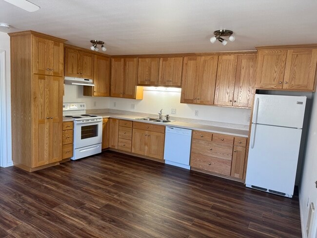 Kitchen - 1811 17th Ave SE