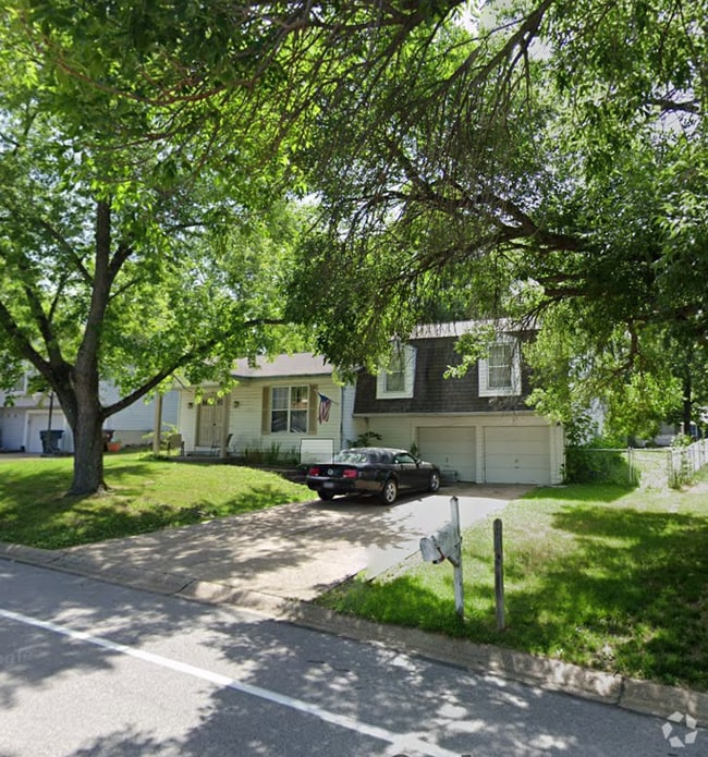 Pegasus Farms Apartments for Rent with a Yard Saint Peters, MO 1