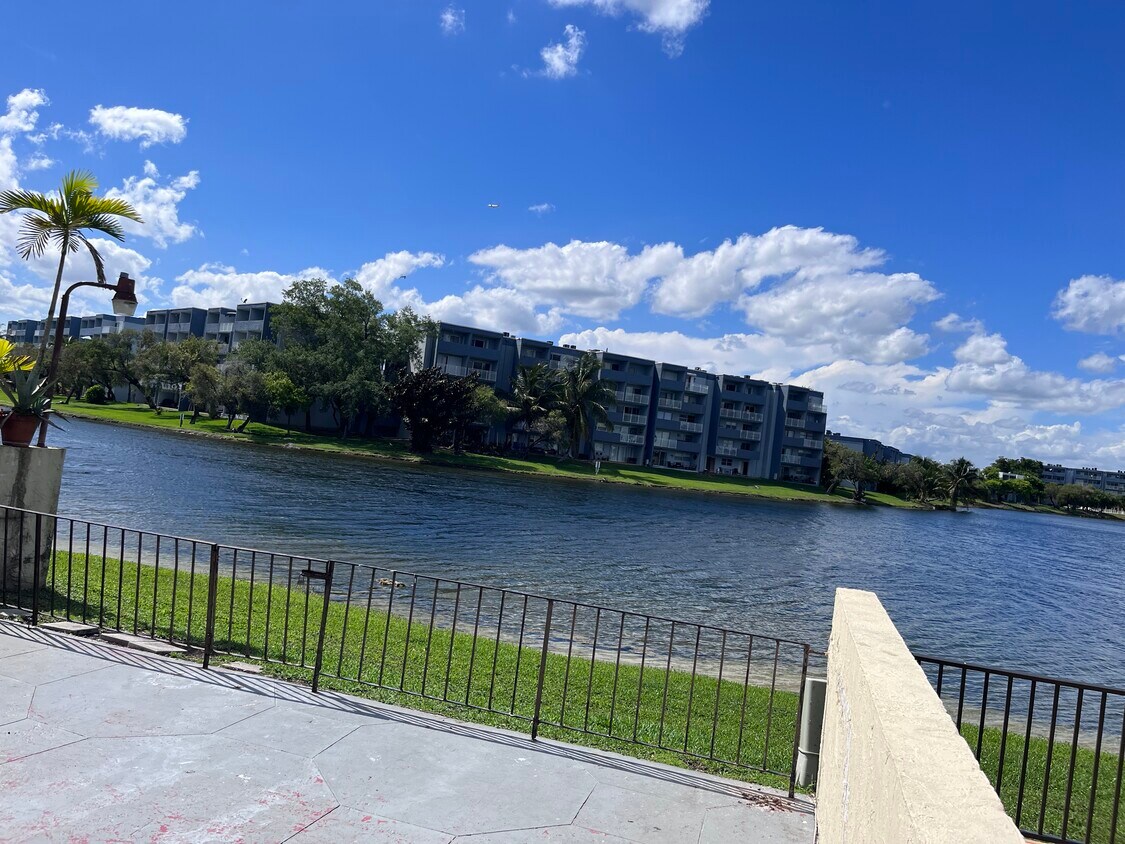 Patio - Lake View - 9137 Fontainebleau Blvd