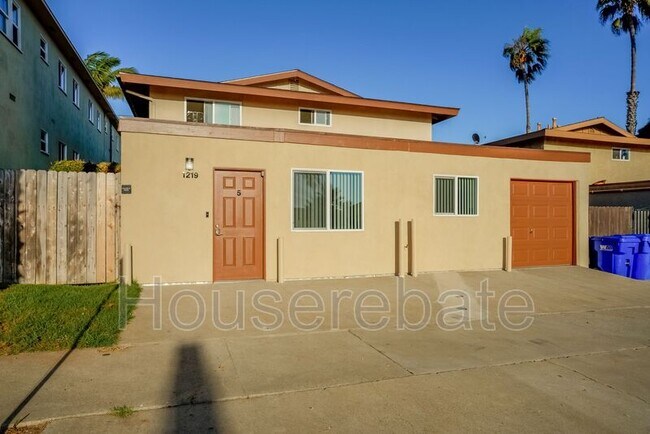 Building Photo - 1223 Mitchell St