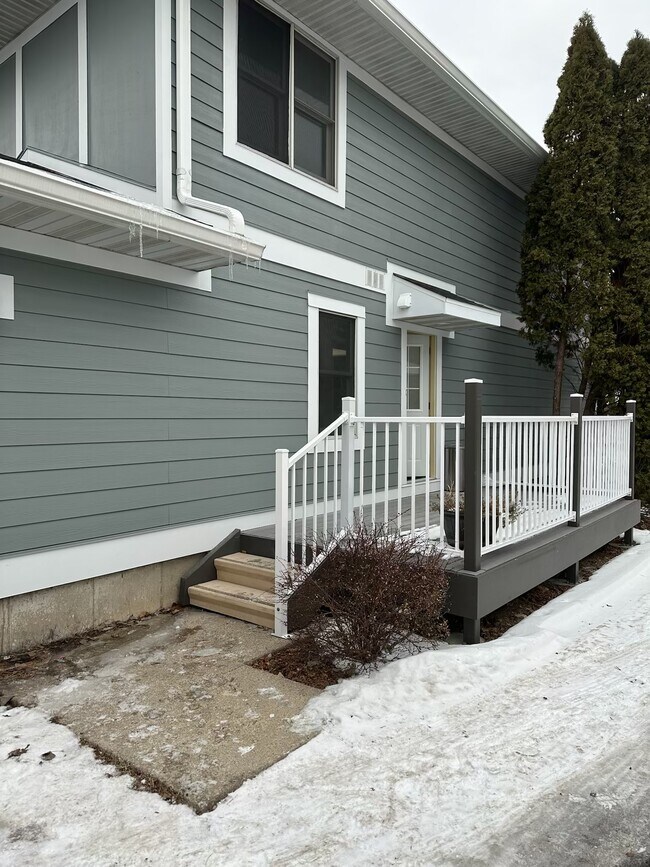 Foto del edificio - 921 Sunset Ridge Dr