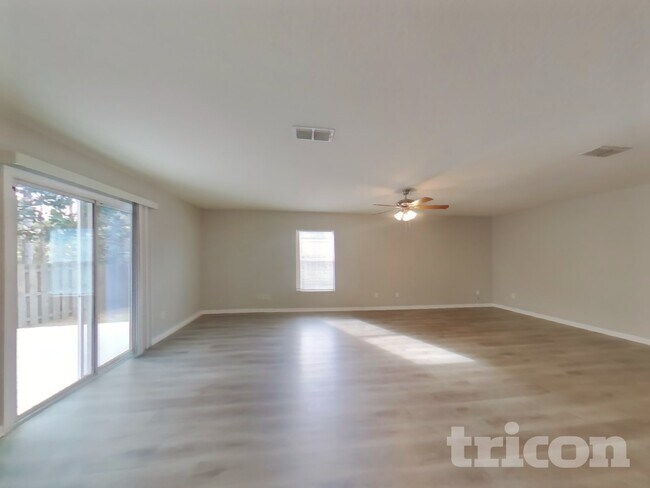 Foto del edificio - 15402 Bareback Dr