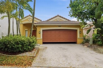 Building Photo - 1004 Golden Cane Dr
