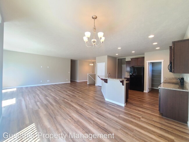 Foto del edificio - 5 br, 3 bath House - 712 E Belle Ln