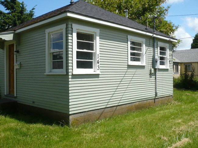 Building Photo - 143 E Dodge St