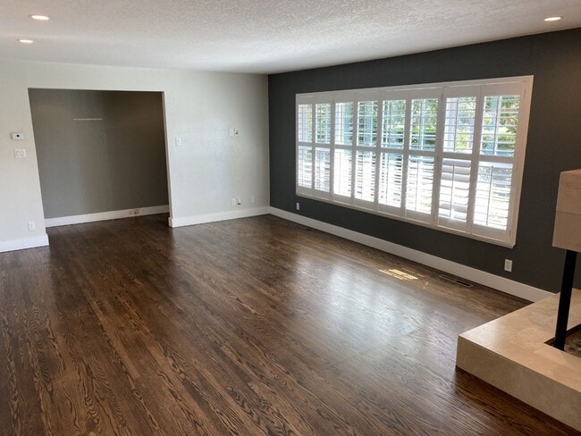 Foto del edificio - Charming 3 bdrm / 2 bath Home, Minutes fro...