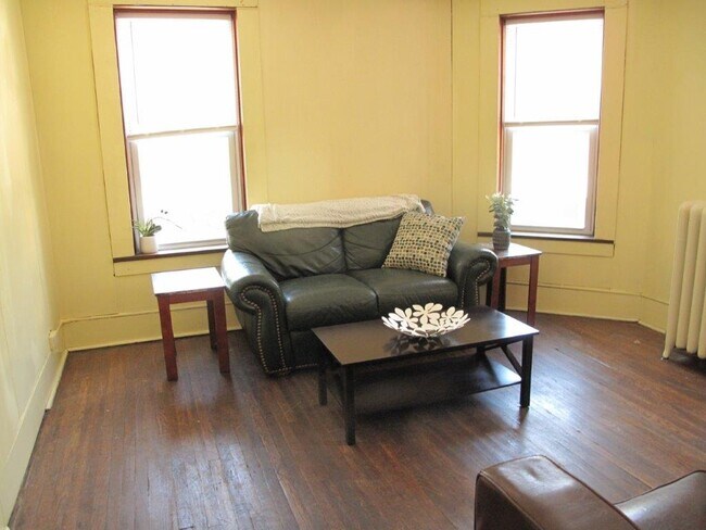 Foto del edificio - 105 Dryden Rd