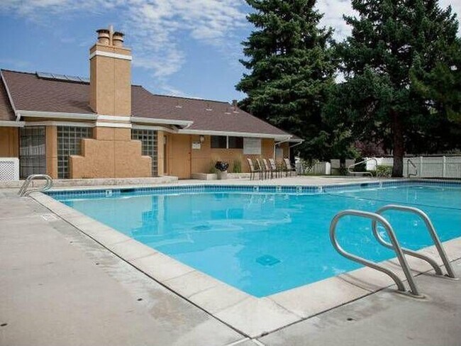 Building Photo - 7170 Shadow Ridge Dr