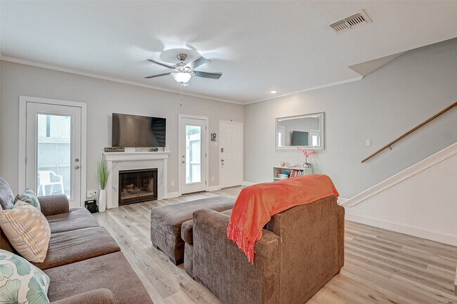 Building Photo - 8077 El Mundo St
