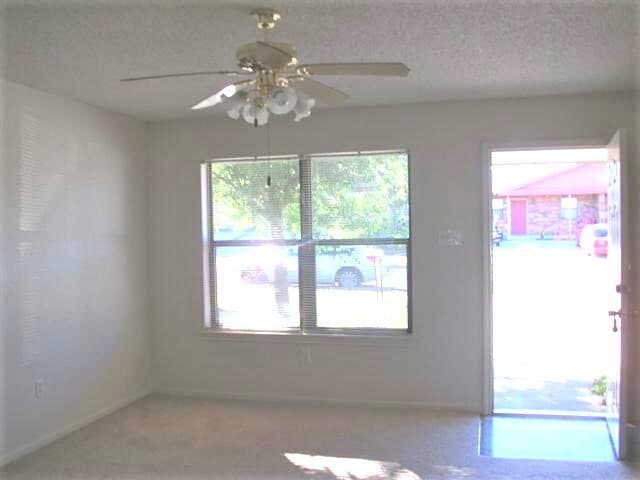 Building Photo - 306 Horseshoe Dr
