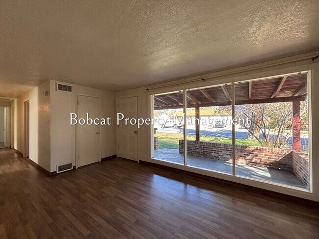 Foto del edificio - 719 W 5th St