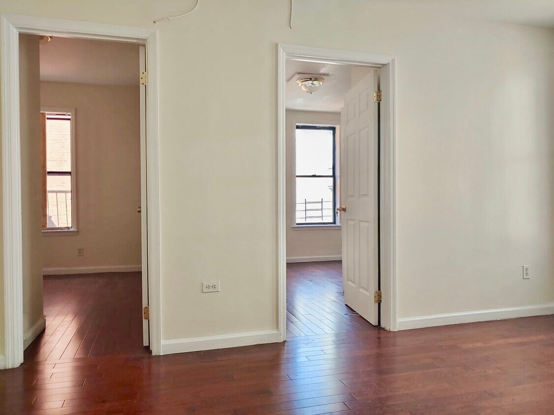 Primary Photo - 2304 Amsterdam Ave