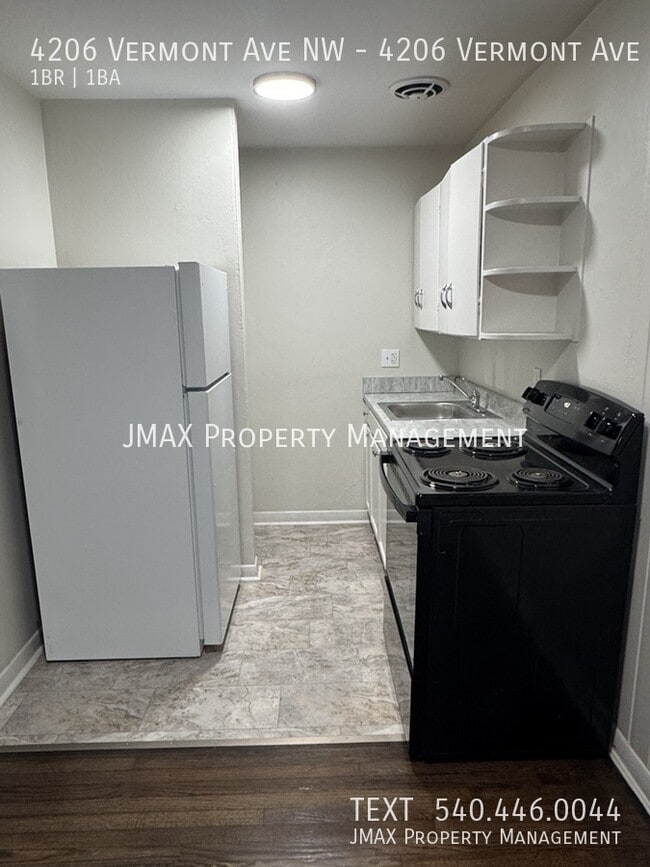 Building Photo - 4206 Vermont Ave NW