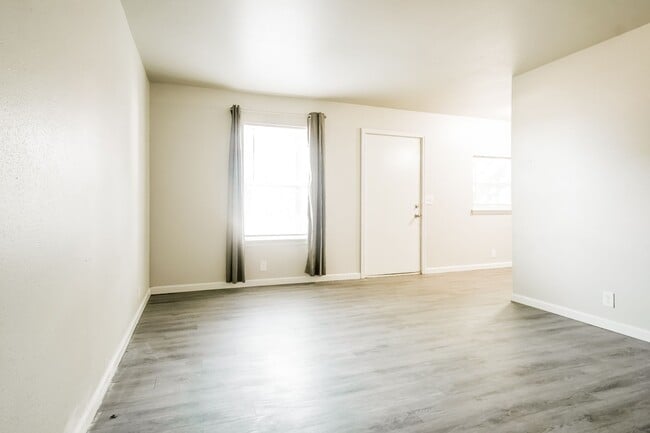 Building Photo - Charl Ann Apartments