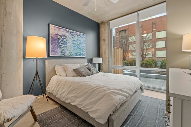 Building Photo - 4 E 14th St