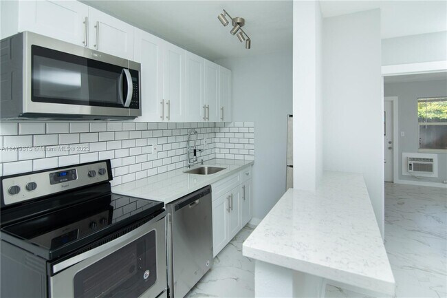 Foto del edificio - 1720 NE 13th St
