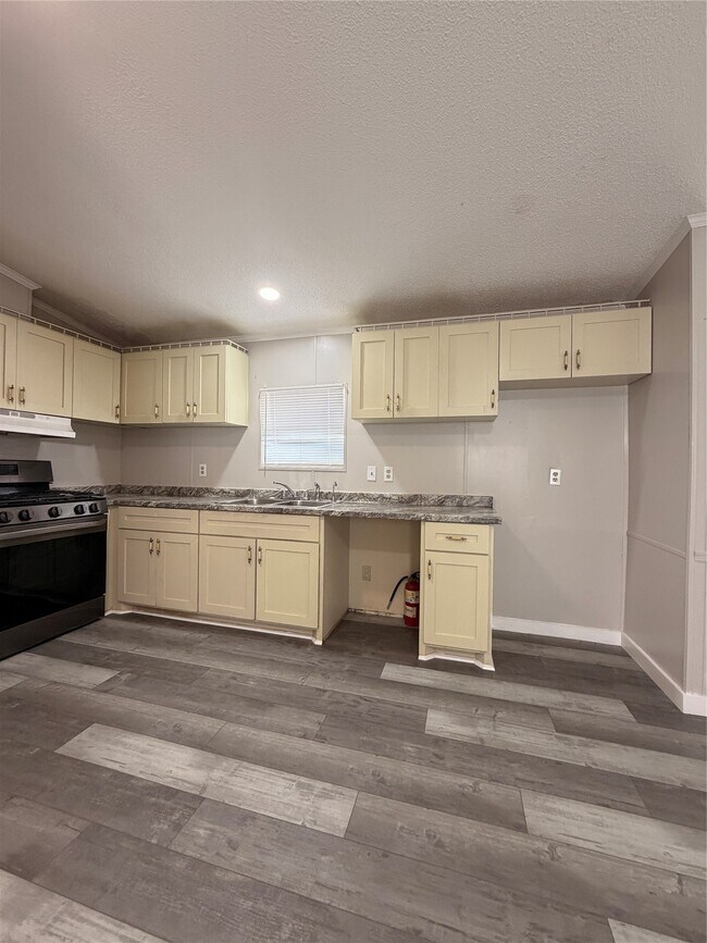 Foto del edificio - 14329 Greenville St