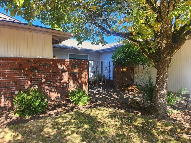 Building Photo - 2750 NW Eastway Ct