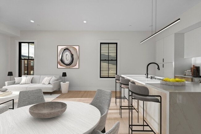 Building Photo - 224 W 9th St