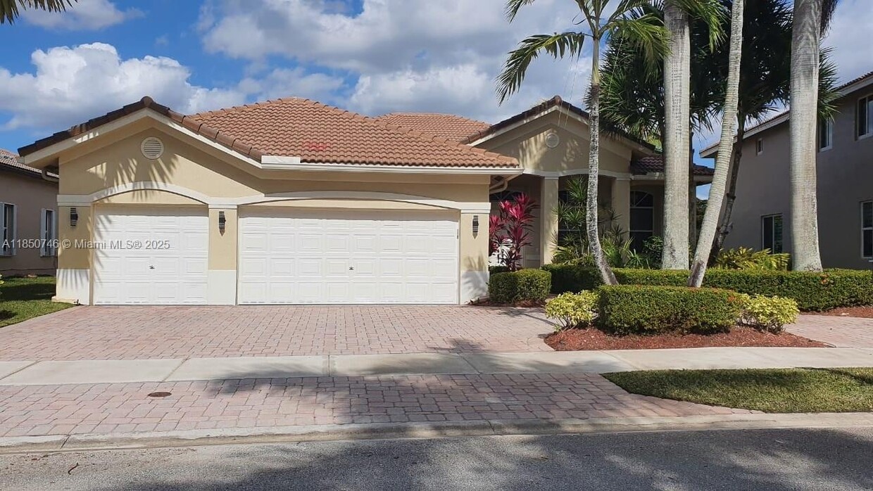 Foto principal - 2408 Deer Creek Rd