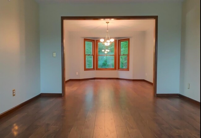 Building Photo - 2570 Cades Cove