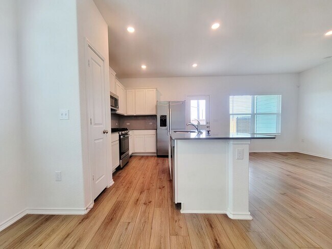 Foto del edificio - 7232 Dancing Wind Ln