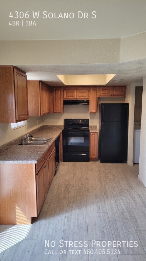 Foto del edificio - Fully Remodeled 4 Bed Town Home 43rd Ave &...