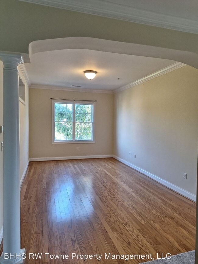 Building Photo - 3 br, 2 bath House - 5215 Center Street #301