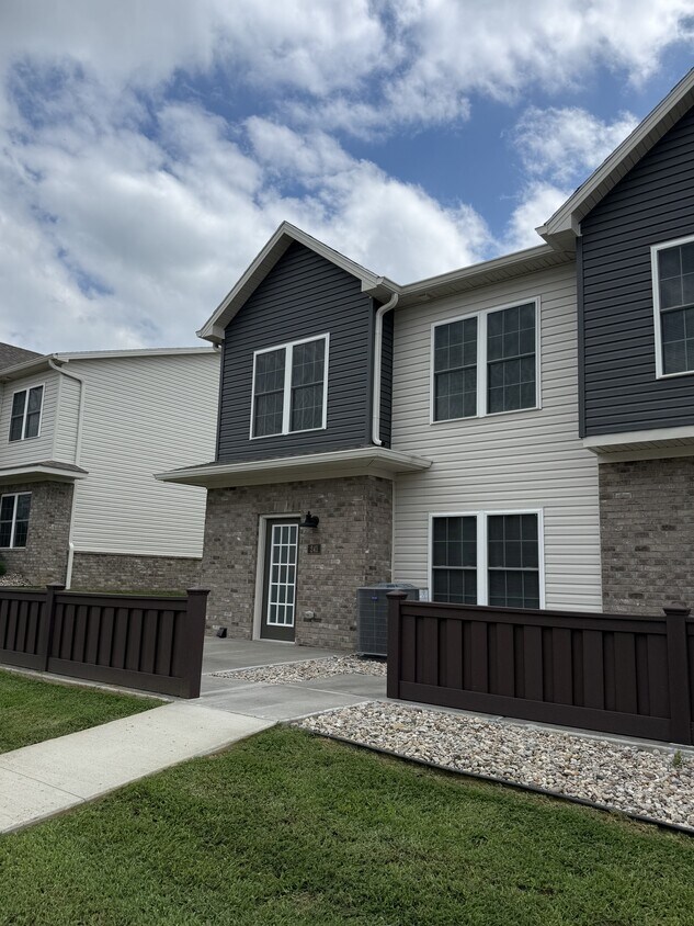 Building Photo - 241 Pinehurst Dr