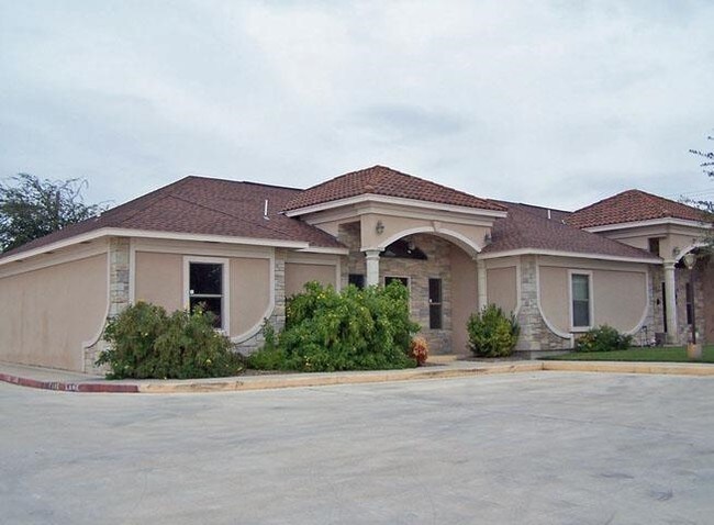 Building Photo - 901 Kings Way