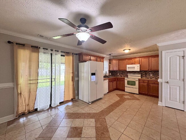 Foto del edificio - Well Maintained Three Bedroom Home in Hope...