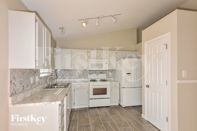 Foto del edificio - 2487 Waterfront Dr