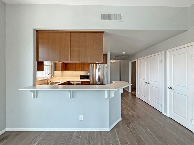 Foto del edificio - Updated 2B/2BA Condo in Hillcrest W/ Parki...