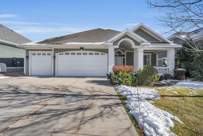 Foto del edificio - Midway Charmer