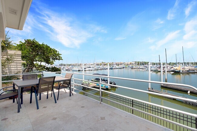 Foto del edificio - 305 Harborside Cir