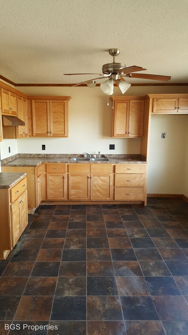 Building Photo - 3 br, 1.5 bath House - 1901 Pioneer Rd