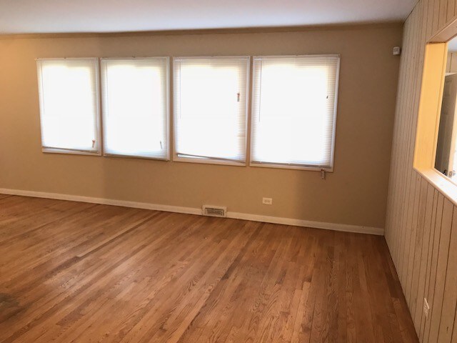Building Photo - 15302 Meadow Ln