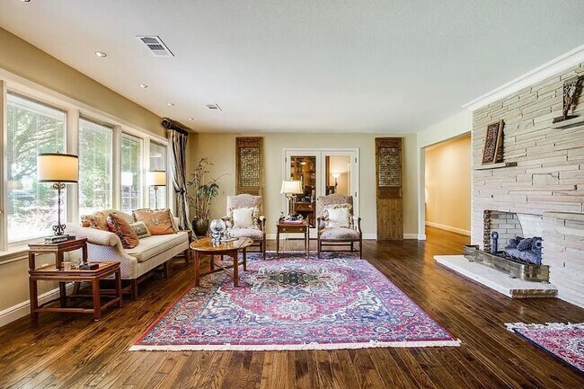 Foto del edificio - 4825 Crooked Ln