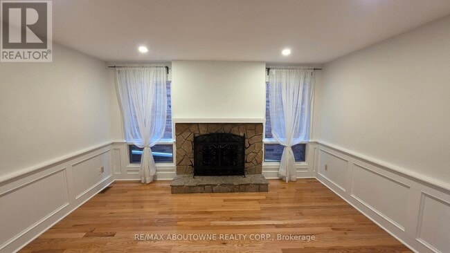 Photo du bâtiment - 2033 Lumberman Ln