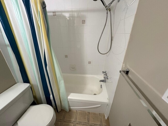 Photo du bâtiment - One Bedroom - One bath unit for Rent