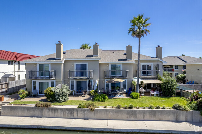 Building Photo - Lake Shore Villas