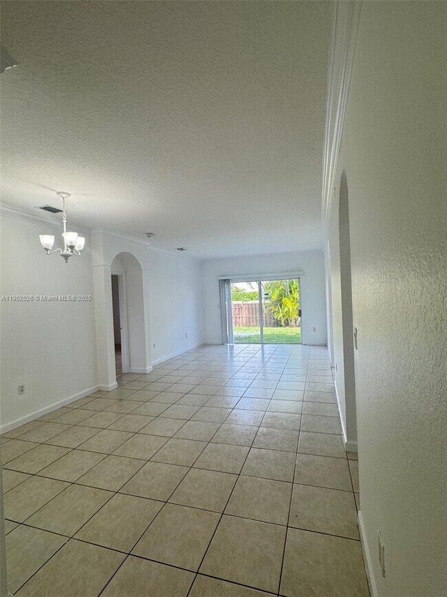 Foto del edificio - 8841 SW 212th Terrace