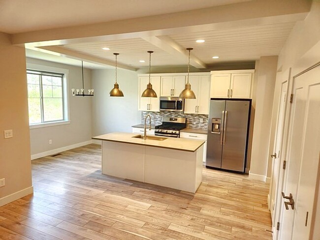 Building Photo - Perfectly Located Wasatch Spring Townhome
