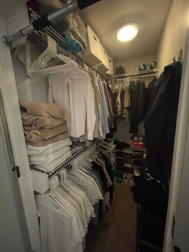 Foto del edificio - 330 S Barrington Ave