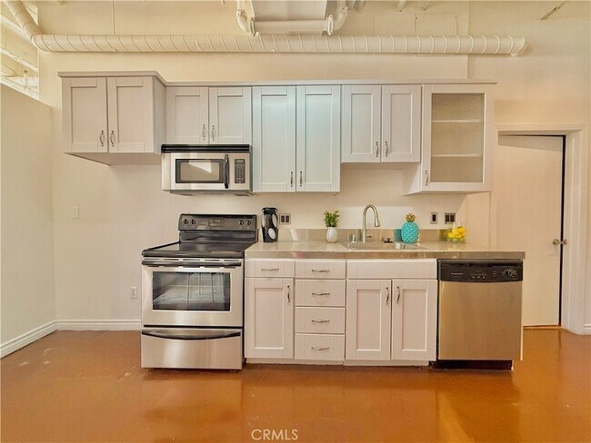 Foto del edificio - 312 W 5th St