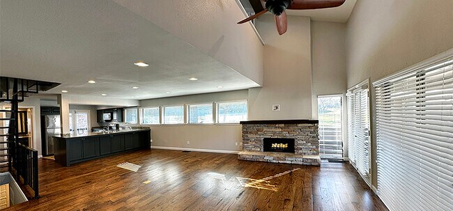 Gran luz natural - 8710 Park Ln
